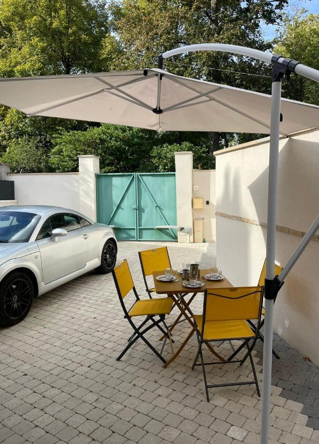 L'Archeveche : Au Pied De La Cathedrale Apartment Bourges Luaran gambar